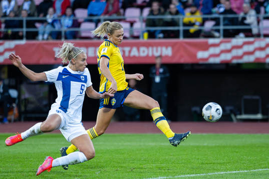 Emma Koivisto of Finland and Fridolina Rolfö of Sweden