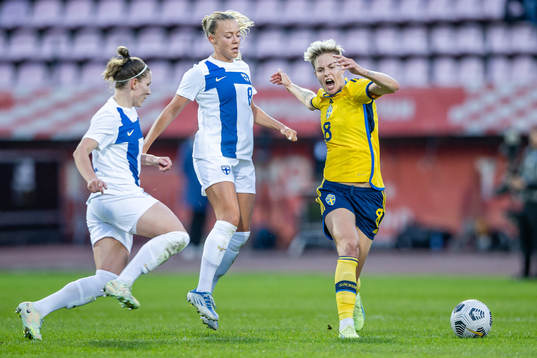 Olga Ahtinen of Finland and Lina Hurtig of Sweden