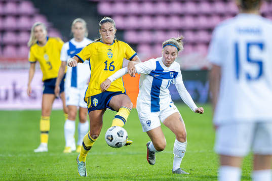 Filippa Angeldahl of Sweden and Heidi Kollanen of Finland