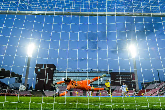 goalkeeper Tinja-Riikka Korpela of Finland lets in 0-4