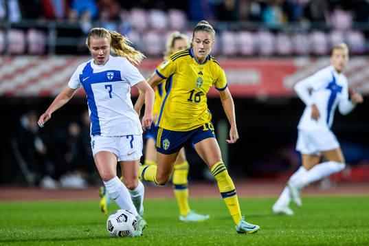 Emmi Siren of Finland and Filippa Angeldahl of Sweden