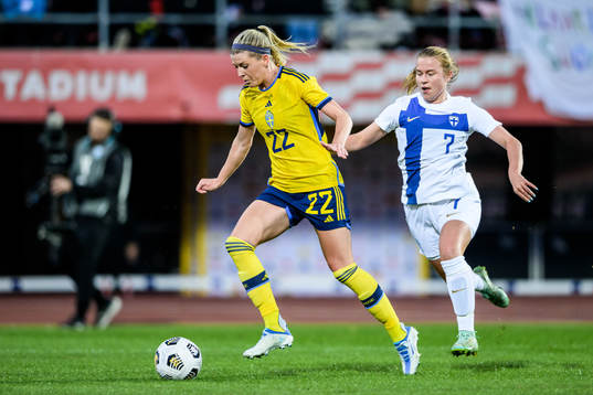 Olivia Scough of Sweden and Emmi Siren of Finland