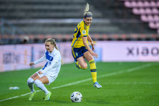 Ria Öling of Finland and Olivia Scough of Sweden
