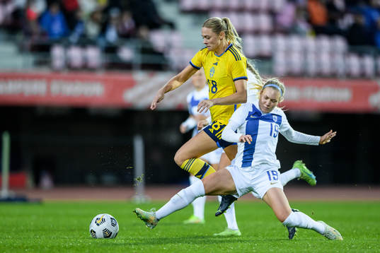 Fridolina Rolfö of Sweden and Emma Peuhkurinen of Finland
