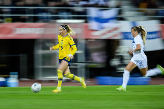 Kosovare Asllani of Sweden and Amanda Rantanen of Finland
