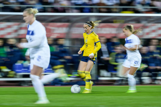 Kosovare Asllani of Sweden and Amanda Rantanen of Finland