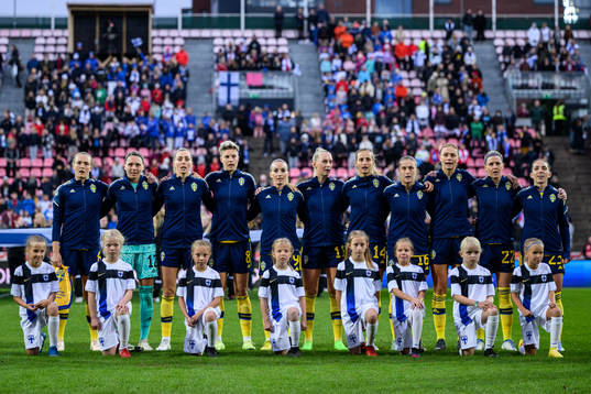 Magdalena Eriksson, goalkeeper Jennifer Falk, Linda