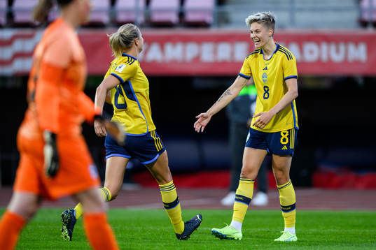 Lina Hurtig of Sweden celebrate with Fridolina Rolfö