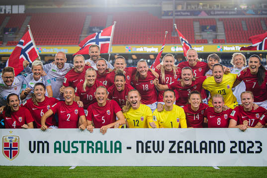 Players of Norway celebrates