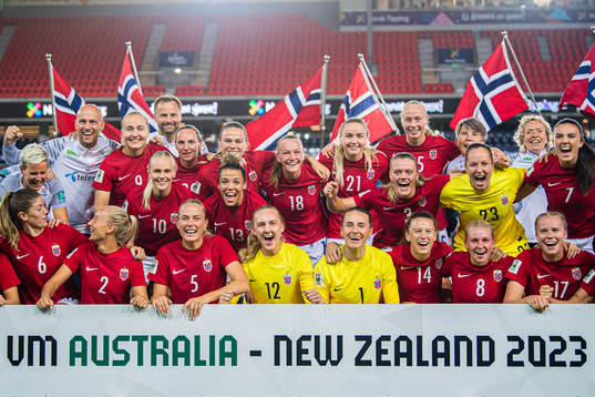 Players of Norway celebrates