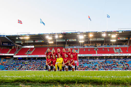 The starting eleven of Norway, from the top left; Ingrid