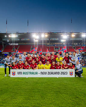 Players of Norway celebrates