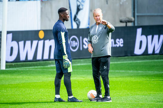 Goalkeeper Ismael Diawara and head coach Åge Hareide