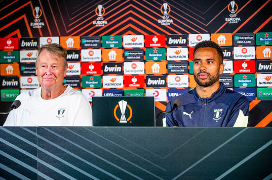 Head coach Åge Hareide and Isaac Kiese Thelin