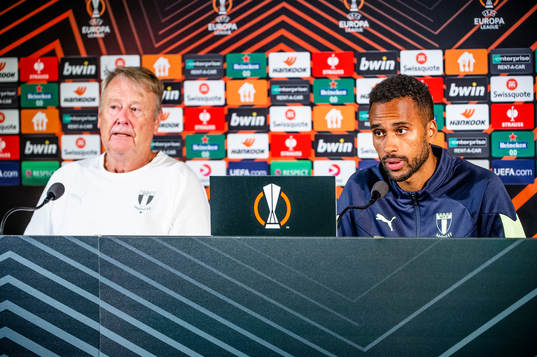 Head coach Åge Hareide and Isaac Kiese Thelin