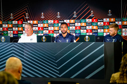 Head coach Åge Hareide, Isaac Kiese Thelin and Anders