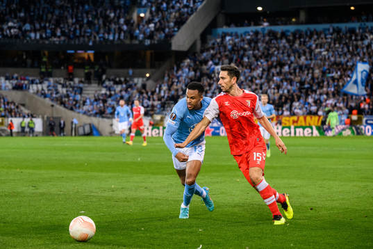 Martin Olsson of Malmö FF and Paulo Oliveira of Braga