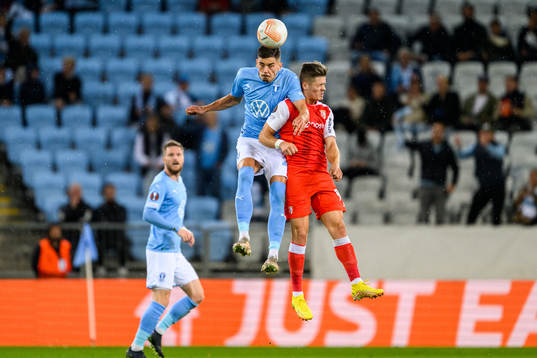 Dennis Hadzikadunic of Malmö FF and Vitor Oliveira of Braga