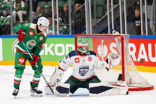 Marco Kasper of Rögle against goalkeeper Olivier Roy of