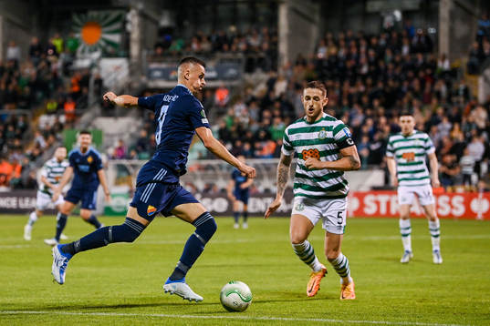 Haris Radetinac of Djurgården and Lee Grace of Shamrock