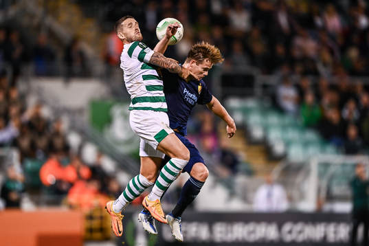 Lee Grace of Shamrock Rovers and Hampus Finndell of