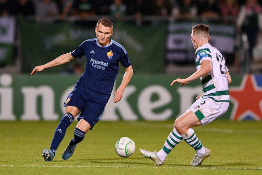 Piotr Johansson of Djurgården and Andrew Lyons of Shamrock