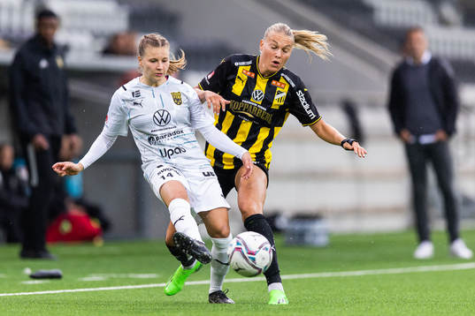 Umeås Katariina Kosola och Häckens Stine Larsen