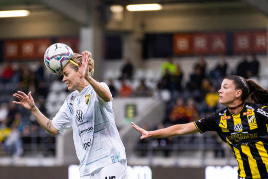 Umeås Lisa Dahlkvist och Häckens Pauline Hammarlund