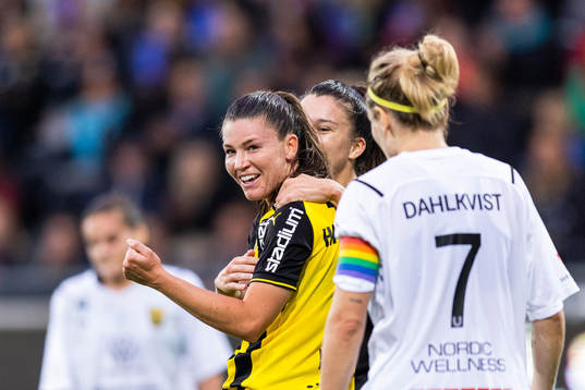 Häckens Pauline Hammarlund jublar
