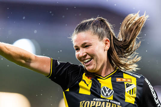 Häckens Pauline Hammarlund jublar