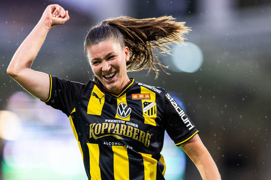 Häckens Pauline Hammarlund jublar