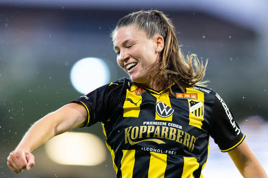 Häckens Pauline Hammarlund jublar