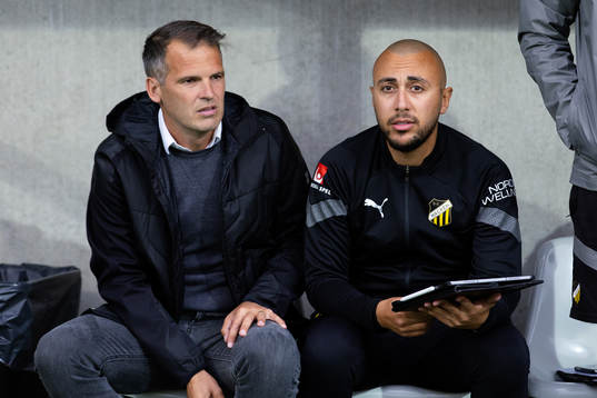 Häckens tränare Robert Vilahamn och assisterande tränare