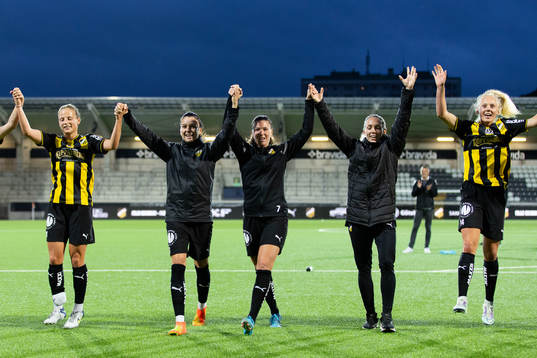 Häckens +spelare jublar
