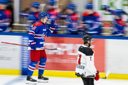 Oskarshamns Patrik Karlkvist jublar
