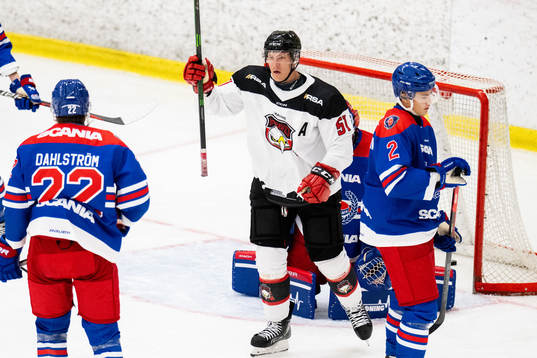 Malmö Redhawks Emil Sylvegård jublar