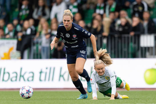 FC Rosengårds Rebecca Knaak och Hammarbys Matilda Vinberg