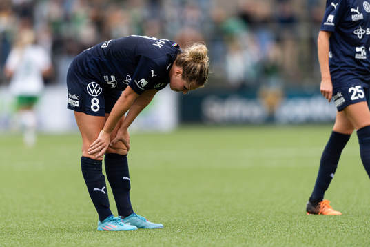 FC Rosengårds Rebecca Knaak deppar