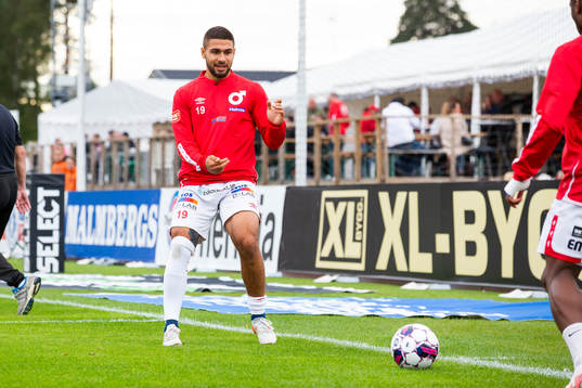 Degerfors Omar Faraj på uppvärmningen