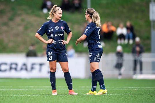 FC Rosengårds Karin Lundin och Loreta Kullashi deppar