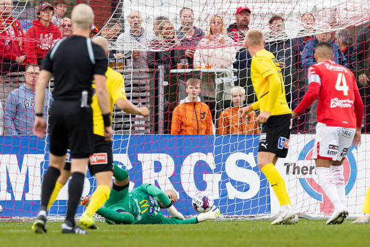 Degerfors målvakt Alfie Malik Whiteman