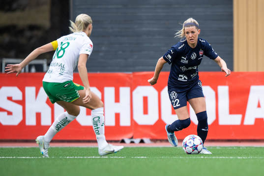 Hammarbys Alice Carlsson och FC Rosengårds Olivia Schough