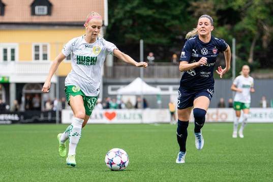 Hammarbys Adelina Engman och FC Rosengårds Olivia Schough