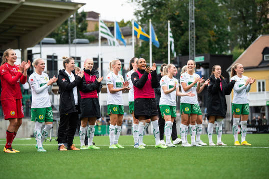 Hammarbys spelare jublar