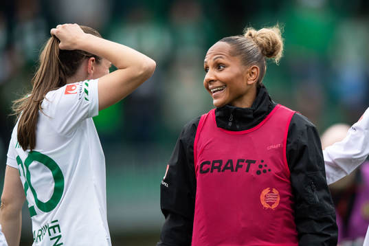 Hammarbys Vilde Hasund och Madelen Janogy