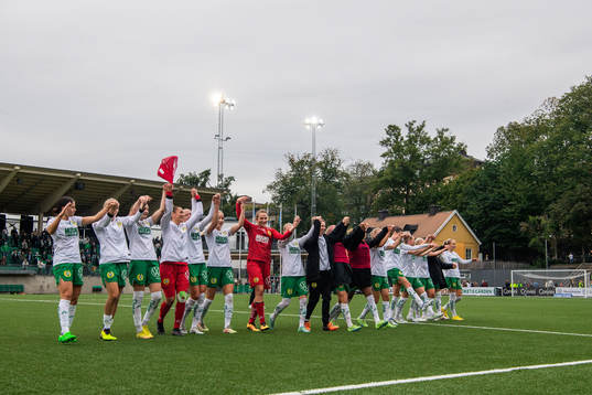 Hammarbys spelare jublar