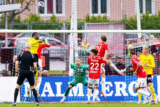 Degerfors målvakt Alfie Malik Whiteman