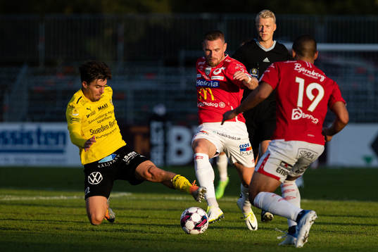 Mjällbys Jesper Gustavsson och Degerfors Rasmus Örqvist