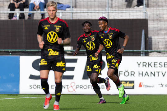 Östersunds Yannick Armel Assiedou Adjoumani och Chovanie