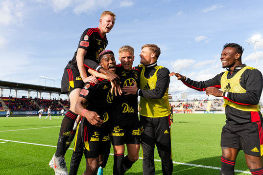 Bläddra bland fler bilder av Fotboll, Superettan, Östersund - Örebro